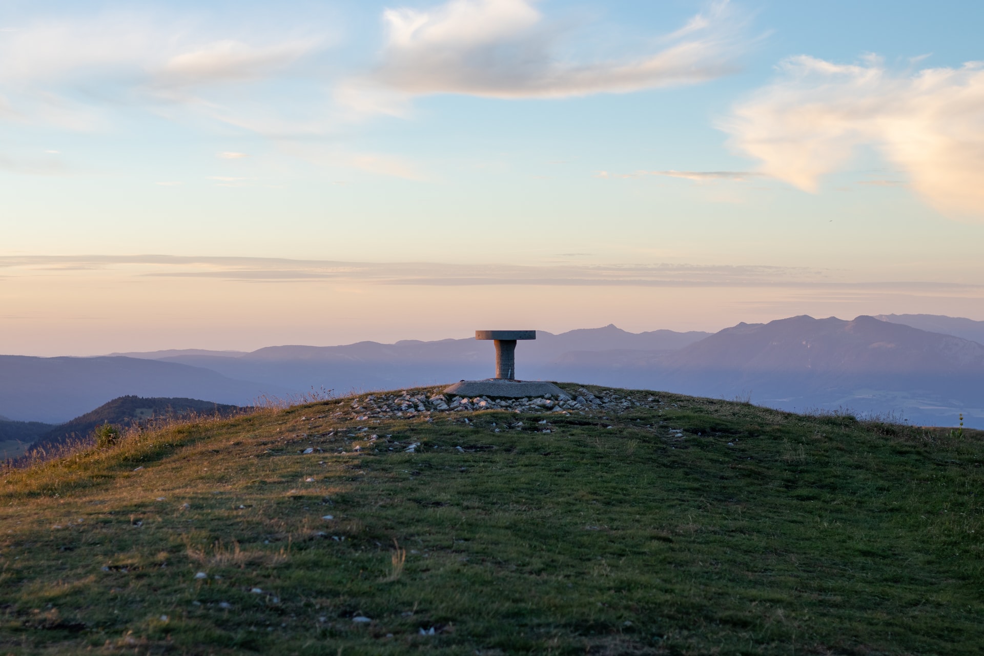 pierre sur une montagne